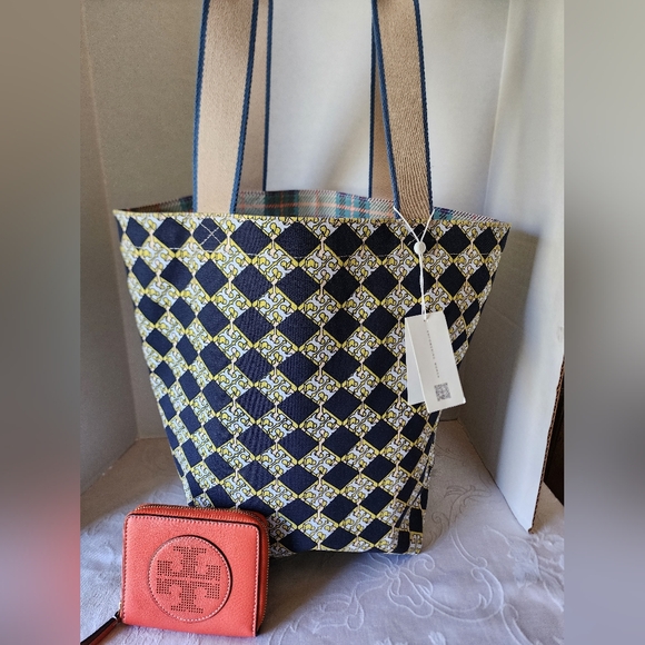 Tory Burch 2FER Gracie Reversible Canvas Tote with Perforated Zip Wallet - Picture 6 of 13